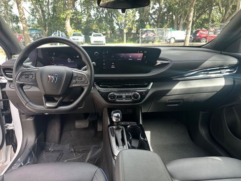 Used 2025 Buick Envista Sport Touring image 27