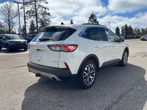 Used 2020 Ford Escape Titanium image 3