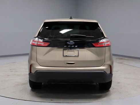 Certified 2021 Ford Edge SE image 9