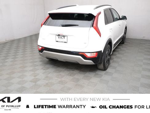 New 2026 Kia Niro FWD image 5