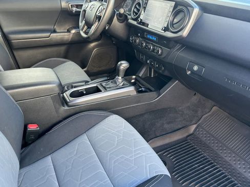 Used 2022 Toyota Tacoma TRD Off-Road AWD/4WD image 16