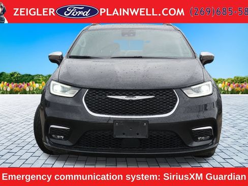 Used 2023 Chrysler Pacifica Limited FWD image 8