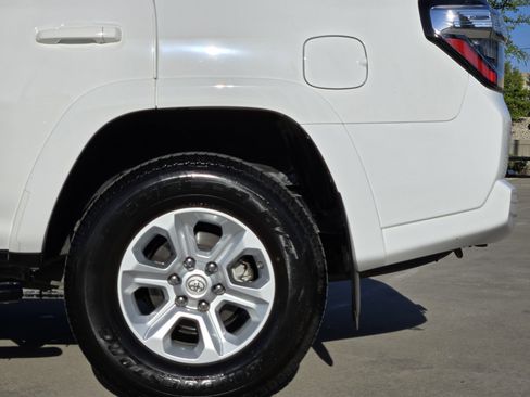 Used 2019 Toyota 4Runner SR5 Premium image 16