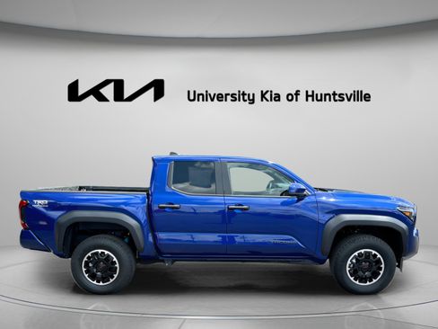 Used 2024 Toyota Tacoma TRD Off-Road AWD/4WD image 10