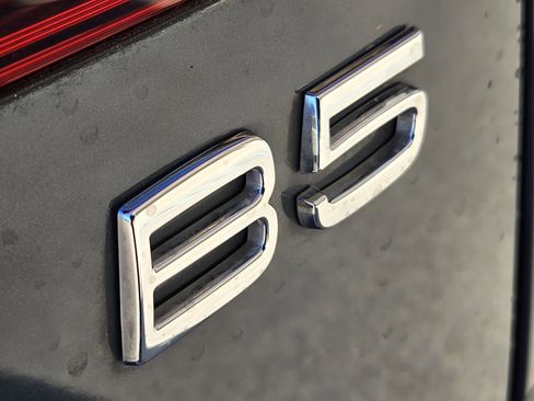 Certified 2023 Volvo XC60 B5 Core w/ Climate Package image 19