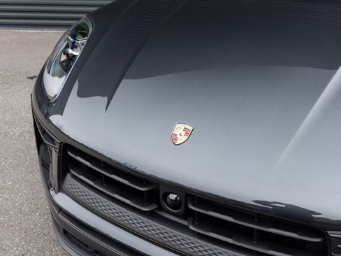 Certified 2026 Porsche Macan AWD/4WD image 10