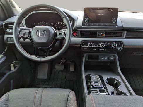 Used 2025 Honda Pilot Sport image 14