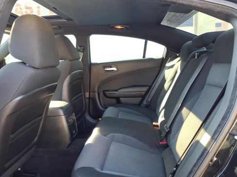 Used 2016 Dodge Charger SE w/ Power Sunroof Group image 10