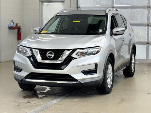 Used 2018 Nissan Rogue SV image 3