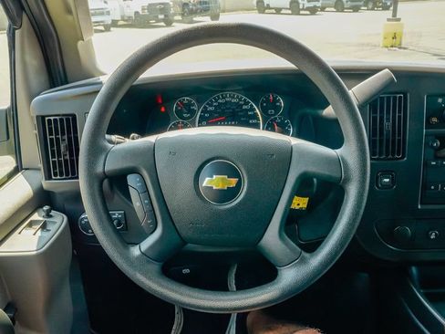 Used 2025 Chevrolet Express 3500 LT w/ LT Preferred Equipment Group RWD image 18