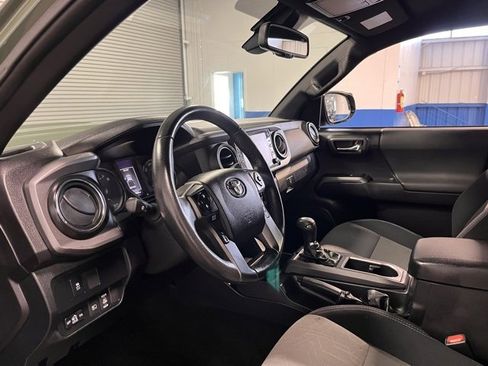 Used 2021 Toyota Tacoma TRD Sport image 22