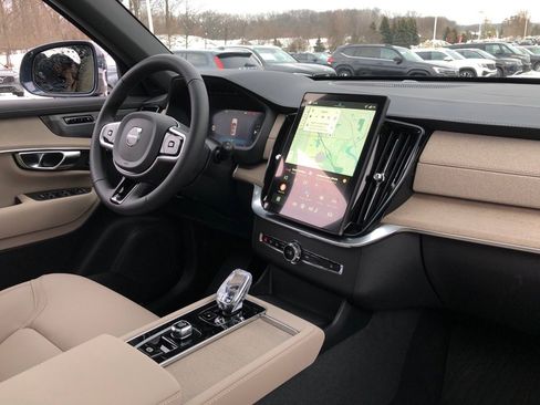 New 2026 Volvo XC90 T8 Plus w/ Protection Package Premier image 17