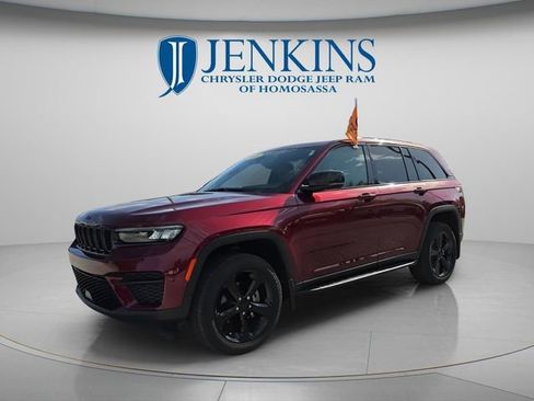 Used 2024 Jeep Grand Cherokee Altitude image 9