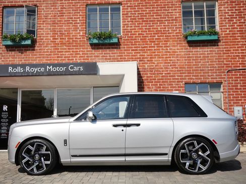 Used 2026 Rolls-Royce Cullinan Black Badge AWD/4WD image 3