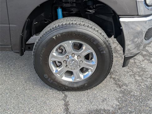 Used 2024 RAM 2500 Tradesman w/ Chrome Appearance Group image 10