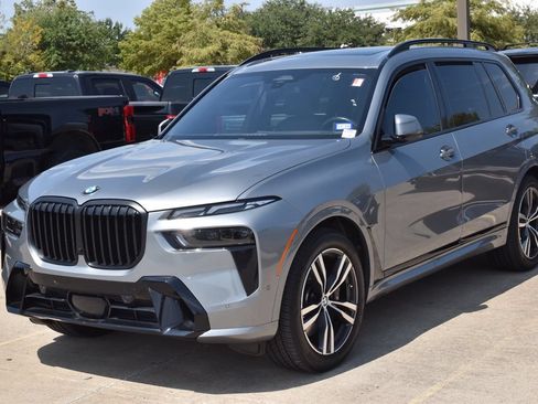 Used 2024 BMW X7 xDrive40i w/ M Sport Package AWD/4WD image 2