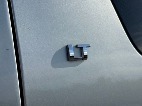 Used 2013 Chevrolet Suburban LT w/ Luxury Package RWD image 3