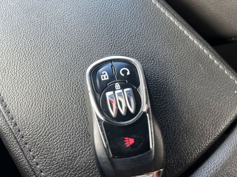 Used 2025 Buick Envista Sport Touring image 23