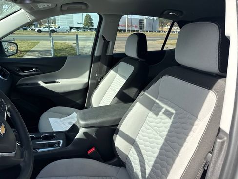 Used 2021 Chevrolet Equinox LS w/ LS Convenience Package image 9