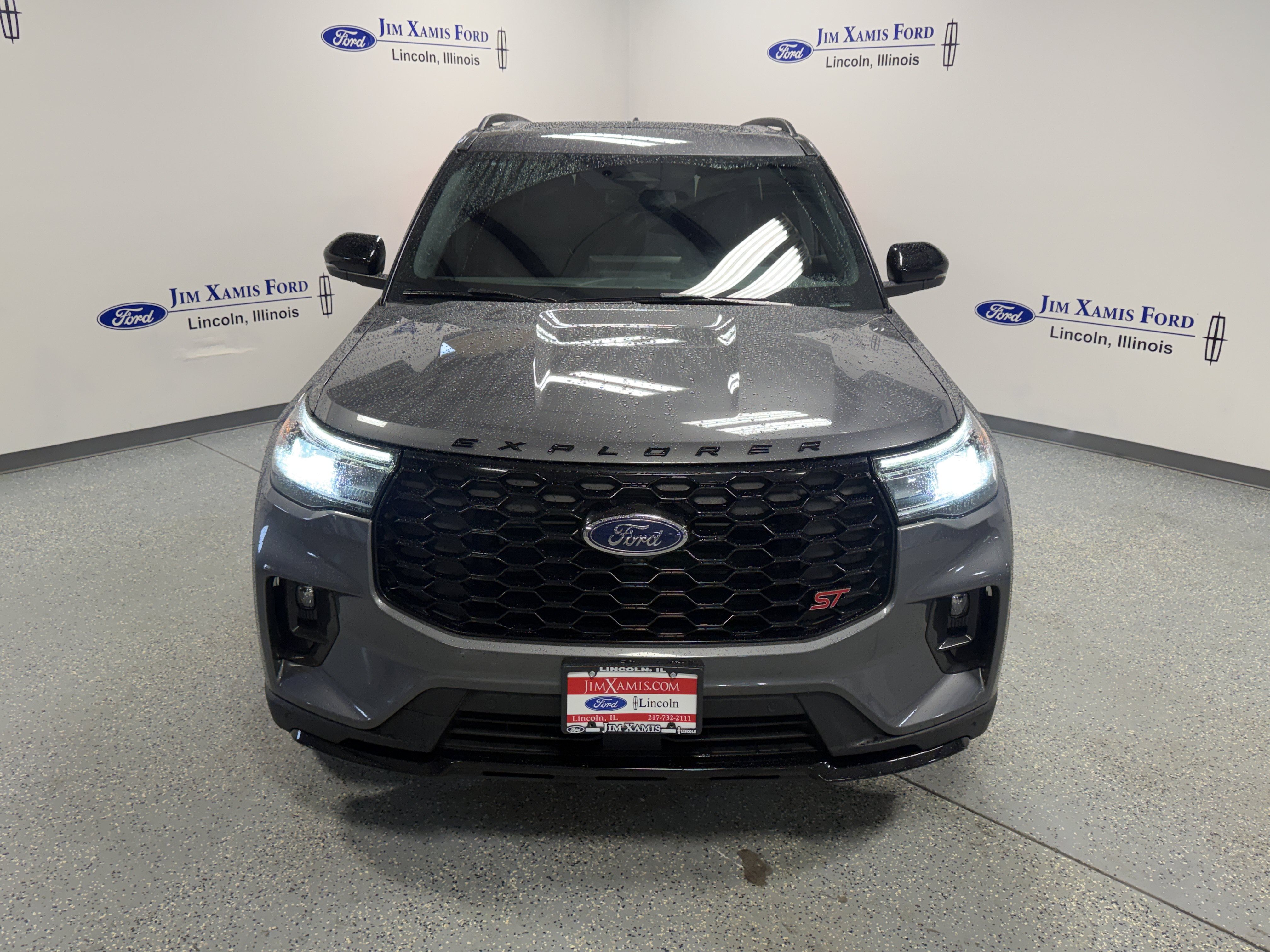 Used 2025 Ford Explorer ST AWD/4WD image 2