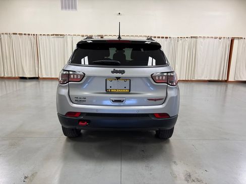 Used 2022 Jeep Compass Trailhawk w/ Trailhawk Convenience Group AWD/4WD image 7