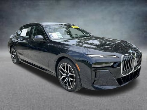 Used 2025 BMW 740i RWD image 3