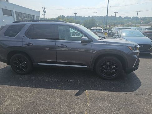 Used 2025 Honda Pilot Touring image 6