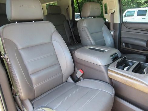 Used 2018 GMC Yukon Denali w/ Open Road Package RWD image 9