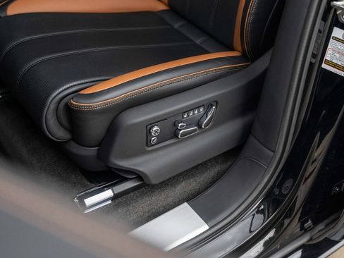 Certified 2024 Bentley Bentayga AWD/4WD image 22