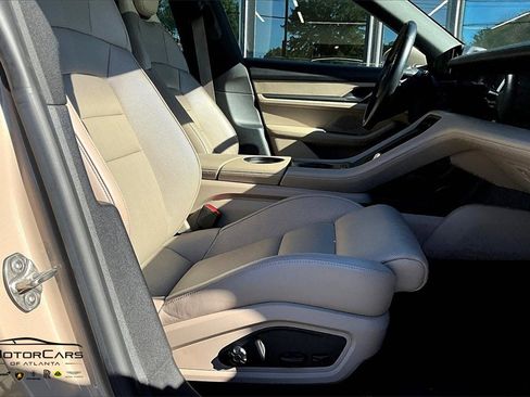 Used 2021 Porsche Taycan 4S image 9