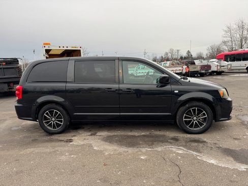 Used 2014 Dodge Grand Caravan SE image 6