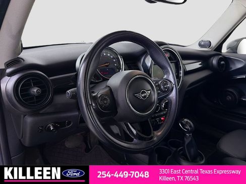 Used 2019 MINI Cooper 2-Door Hardtop w/ Signature Upholstery Package FWD image 10