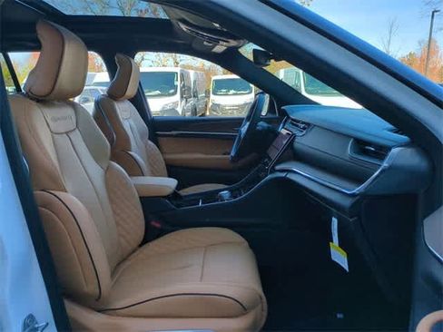 New 2025 Jeep Grand Cherokee Summit image 23