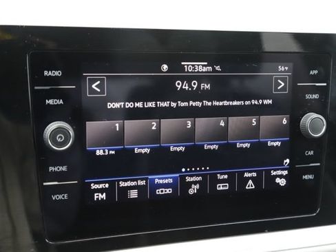 Used 2025 Volkswagen Taos SE FWD image 24