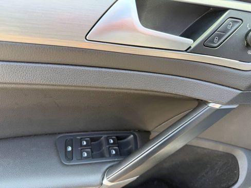 Used 2015 Volkswagen Golf S FWD image 18