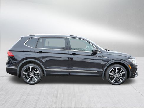 Certified 2022 Volkswagen Tiguan SEL R-Line image 8