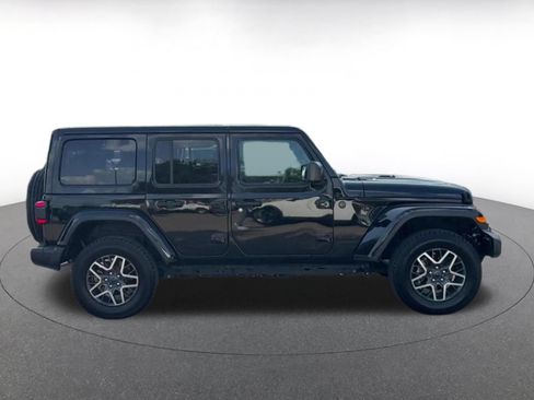Used 2025 Jeep Wrangler Unlimited Sahara AWD/4WD image 16