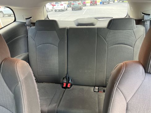 Used 2015 Chevrolet Traverse LT w/ Style and Technology Package FWD image 19