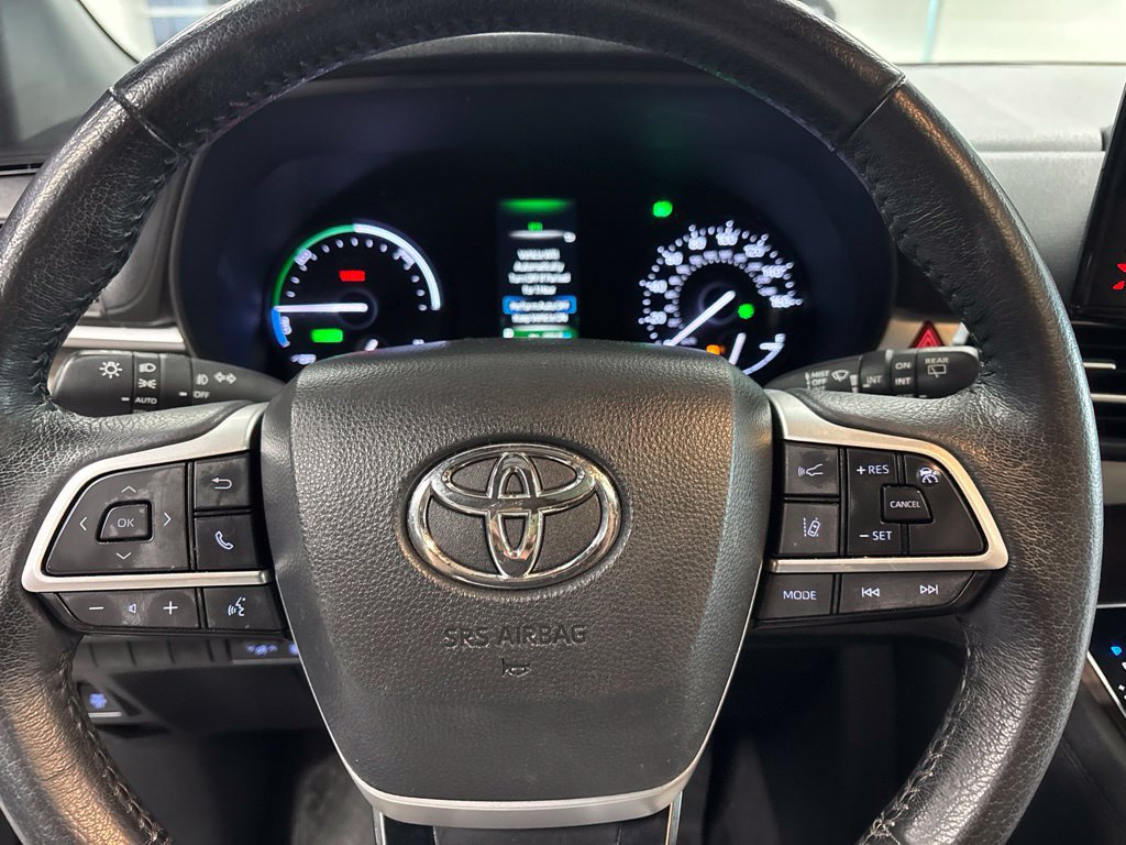 Used 2024 Toyota Sienna XLE FWD image 18