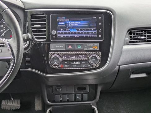 Used 2018 Mitsubishi Outlander LE AWD/4WD image 19