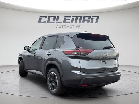 Used 2025 Nissan Rogue SV image 3