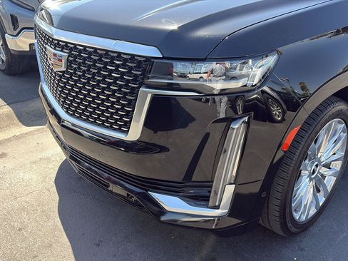 Used 2022 Cadillac Escalade ESV Premium Luxury w/ Performance Package AWD/4WD image 9