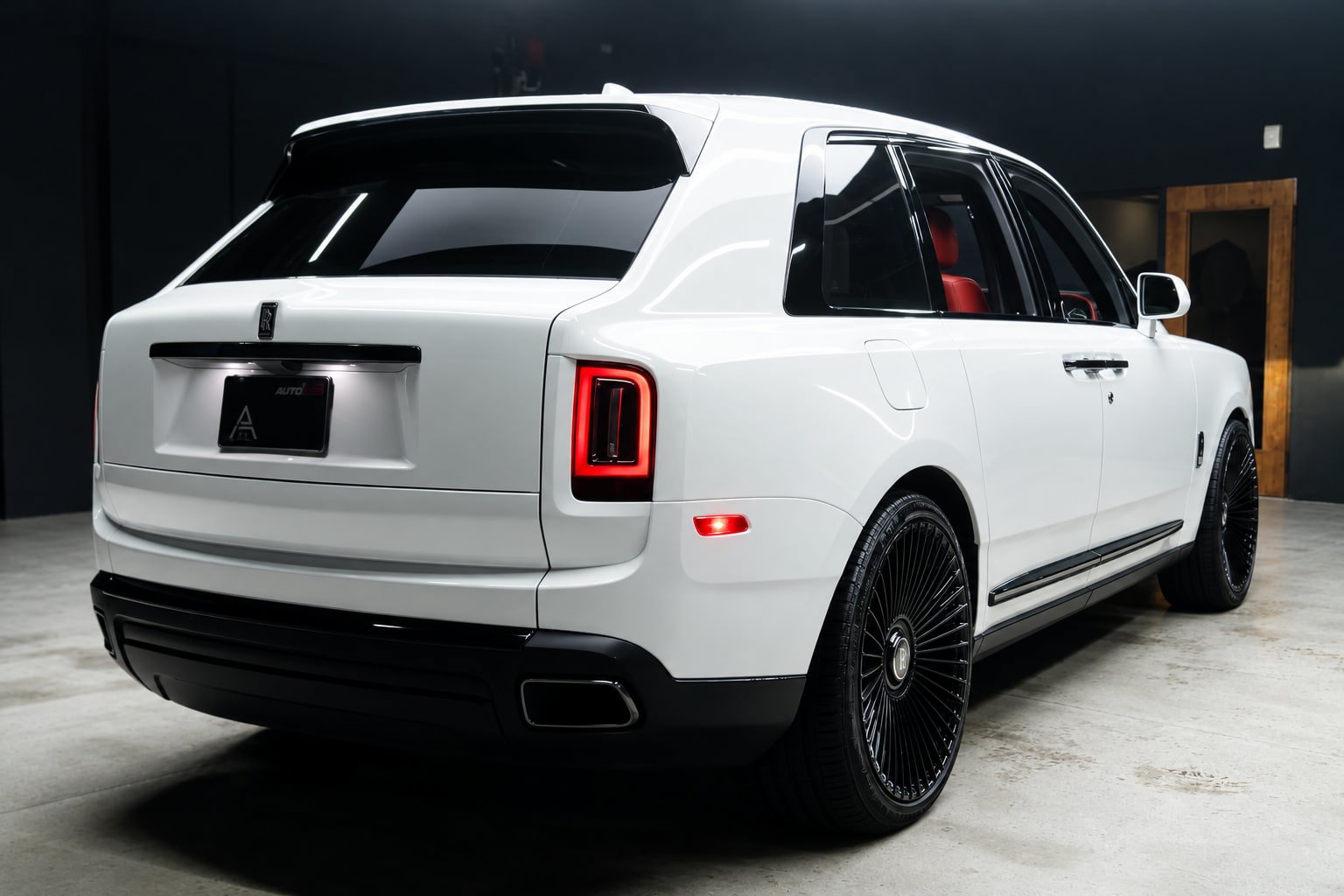 Used 2023 Rolls-Royce Cullinan Black Badge AWD/4WD image 10