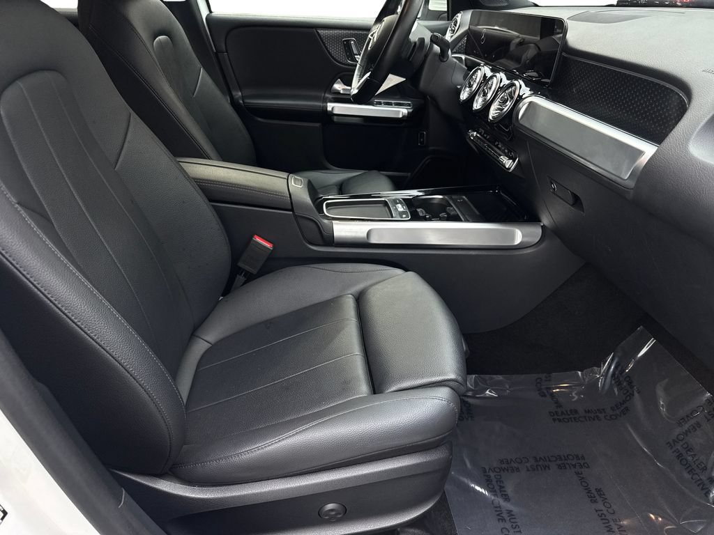 Used 2025 Mercedes-Benz GLB 250 w/ Exclusive Package image 43