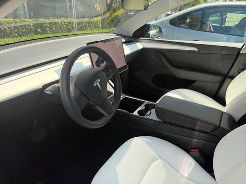 Used 2024 Tesla Model Y Long Range AWD/4WD image 4