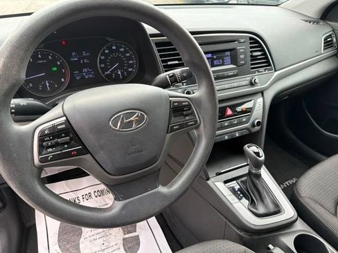 Used 2018 Hyundai Elantra SE FWD image 20