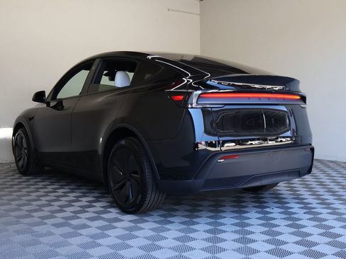 Used 2026 Tesla Model Y 2WD image 13