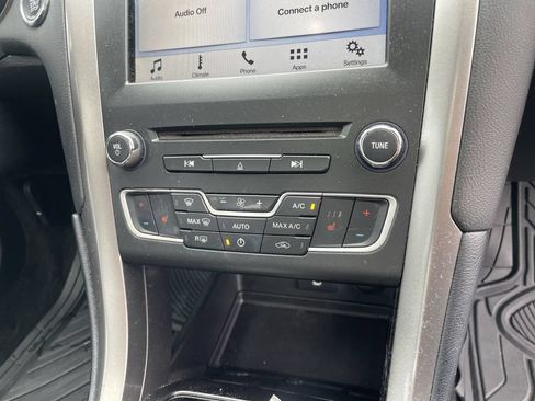 Used 2018 Ford Fusion SE w/ Fusion SE Technology Package FWD image 27