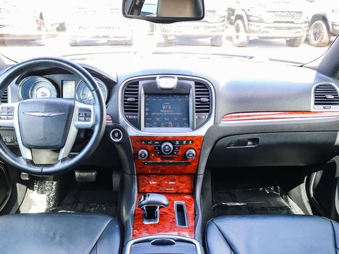 Used 2014 Chrysler 300 RWD image 12