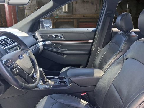 Used 2017 Ford Explorer Limited w/ Equipment Group 301A FWD image 19